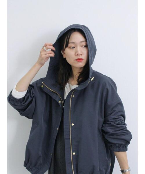 Samansa Mos2 blue(サマンサモスモスブルー)の「撥水マウンテンパーカー(ブルゾン・レディース・カーキ/チャコールグレー/パープル・F)」の2枚目の写真