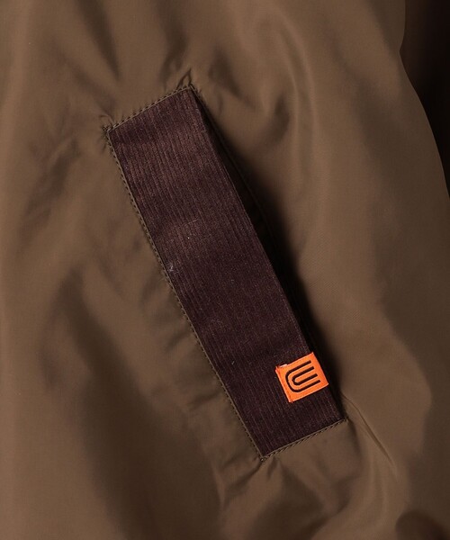 UNIVERSAL OVERALL（ユニバーサルオーバーオール）の「【別注】＜UNIVERSAL OVERALL＞コーデュロイ パファージャケット / キッズ 140cm-160cm（ブルゾン・キッズ・オリーブ/ブラック・L(160cm)/M(140-150cm)）」の9枚目の写真