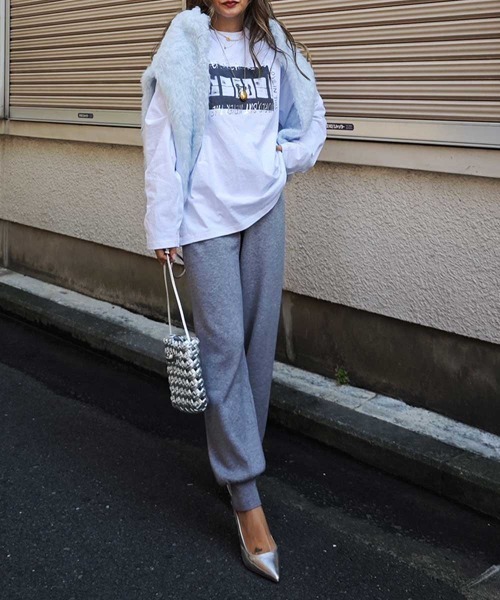 esutoreja（エストレジャ）の「Vネックモヘアニット（ニット/セーター・レディース・ベージュ/ブルー/チャコール・FREE）」の16枚目の写真