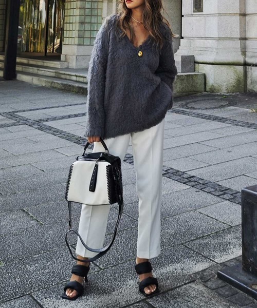 esutoreja（エストレジャ）の「Vネックモヘアニット（ニット/セーター・レディース・ベージュ/ブルー/チャコール・FREE）」の12枚目の写真