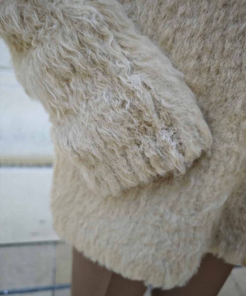 esutoreja（エストレジャ）の「Vネックモヘアニット（ニット/セーター・レディース・ベージュ/ブルー/チャコール・FREE）」の9枚目の写真