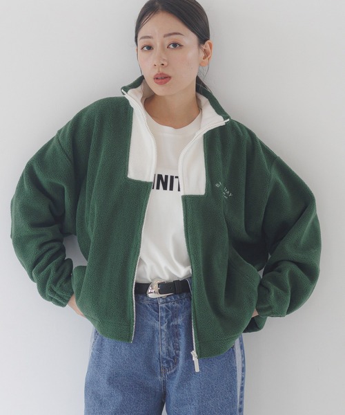 LAKOLE（ラコレ）の「刺繍ロゴフリースジャケット / 231681（その他アウター・レディース・グリーン/アイボリー/ネイビー・FREE）」の3枚目の写真