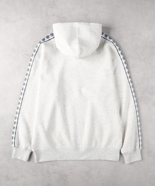 Right-on(ライトオン)の「UMBRO(アンブロ)【メンズ】ラインテープパーカー(パーカー・メンズ・ホワイト/ブラック・M/L/XL)」の6枚目の写真