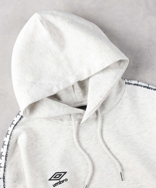 Right-on(ライトオン)の「【UMBRO】ラインテープパーカー(パーカー・メンズ・ホワイト/ブラック・M/L/XL)」の5枚目の写真