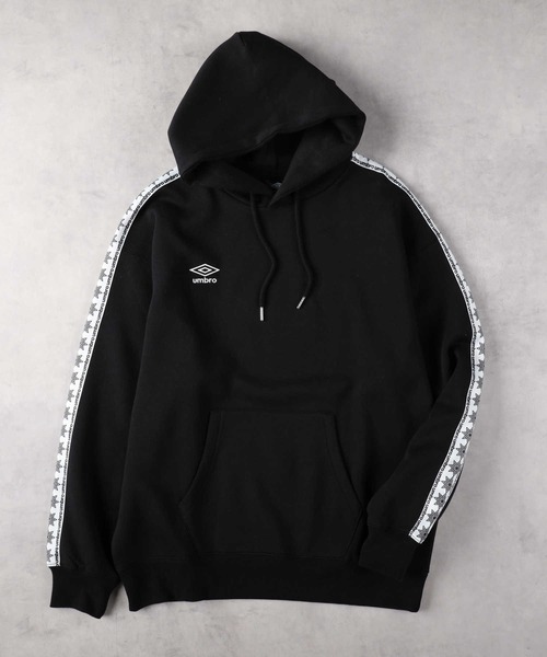 Right-on(ライトオン)の「【UMBRO】ラインテープパーカー(パーカー・メンズ・ホワイト/ブラック・M/L/XL)」の11枚目の写真