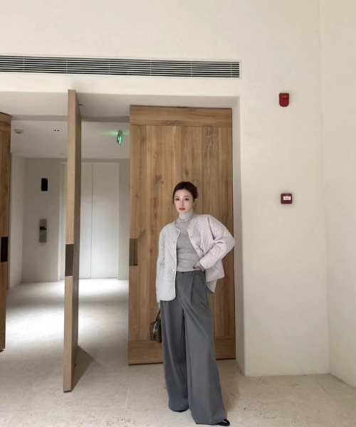 tageechita（タジチタ）の「「tageechita」ルーズシルエット ストライプワイドトラウザーズ（スラックス・レディース・グレー/ブラック・XS/S/M/L）」の4枚目の写真