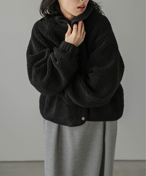 AMELY（エミリー）の「異素材切替 スタンドネック ボアジャケット（その他アウター・レディース・ベージュ/ブラック・フリー）」の6枚目の写真