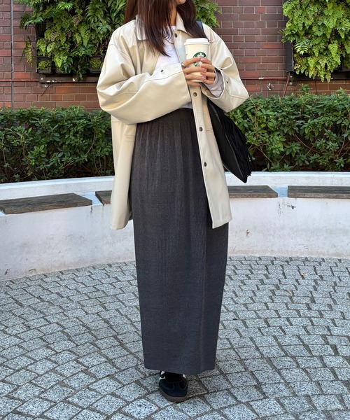 ISOOK（アイスー）の「【ISOOK / アイスー】リブタイトロングスカート / リブニット ナロースカート カラースカート  ZOZOTOWN限定（スカート・レディース・ブルー/チャコール/ブラック・FREE）」の7枚目の写真