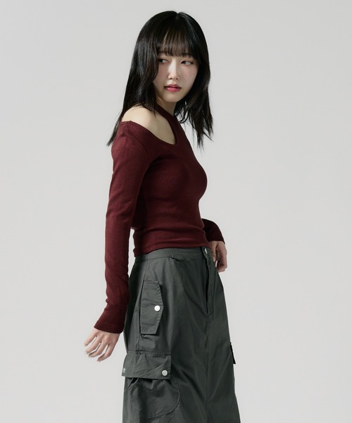Chick(チック)の「one-shoulder cut and sewn / ワンショルダー風 カットソー(Tシャツ/カットソー・レディース・ホワイト/グレー/ブラック/レッド・FREE)」の4枚目の写真