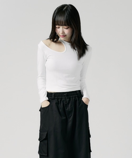 Chick(チック)の「one-shoulder cut and sewn / ワンショルダー風 カットソー(Tシャツ/カットソー・レディース・ホワイト/グレー/ブラック/レッド・FREE)」の6枚目の写真