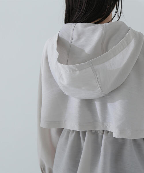 NATURAL BEAUTY BASIC(ナチュラルビューティーベーシック)の「◇フーディードロストブルゾン(ブルゾン・レディース・ベージュ/ブラック/オフホワイト・MEDIUM/SMALL)」の9枚目の写真