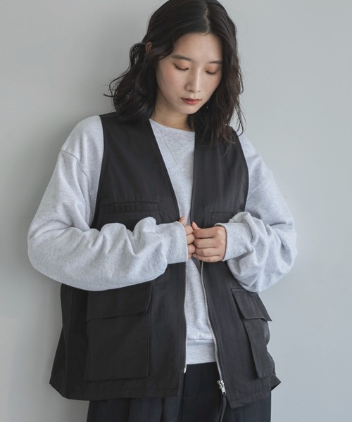 feepur(フェピュール)の「ポケットワークベスト(ベスト・レディース・ブラック/ベージュ/アイボリー・MEDIUM)」の11枚目の写真