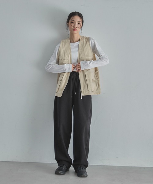 feepur(フェピュール)の「ポケットワークベスト(ベスト・レディース・ブラック/ベージュ/アイボリー・MEDIUM)」の6枚目の写真