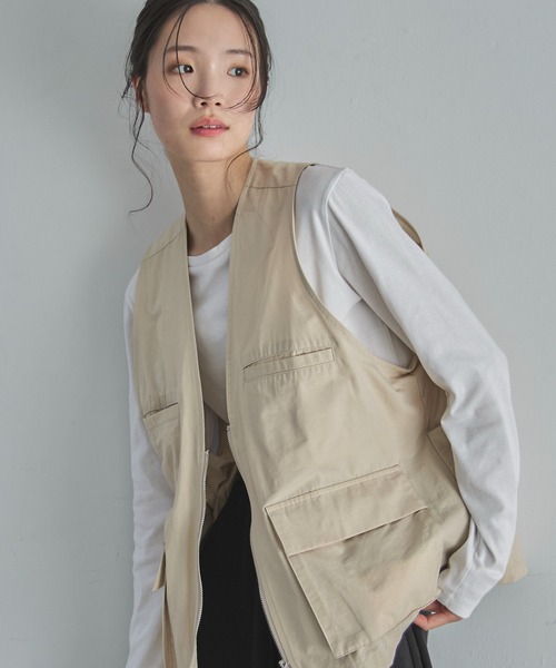 feepur(フェピュール)の「ポケットワークベスト(ベスト・レディース・ブラック/ベージュ/アイボリー・MEDIUM)」の9枚目の写真