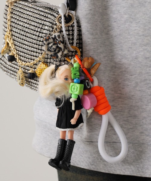American doll keychain with assorted charms / アソートチャーム付き