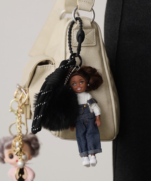 American doll keychain with assorted charms / アソート