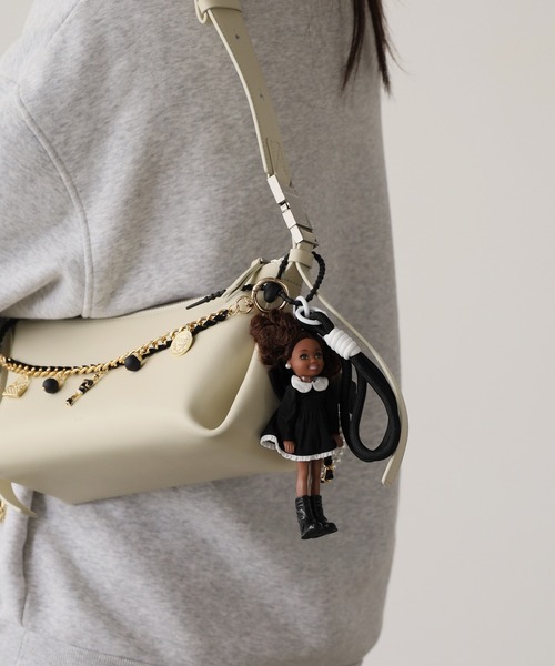 American doll keychain with assorted charms / アソート