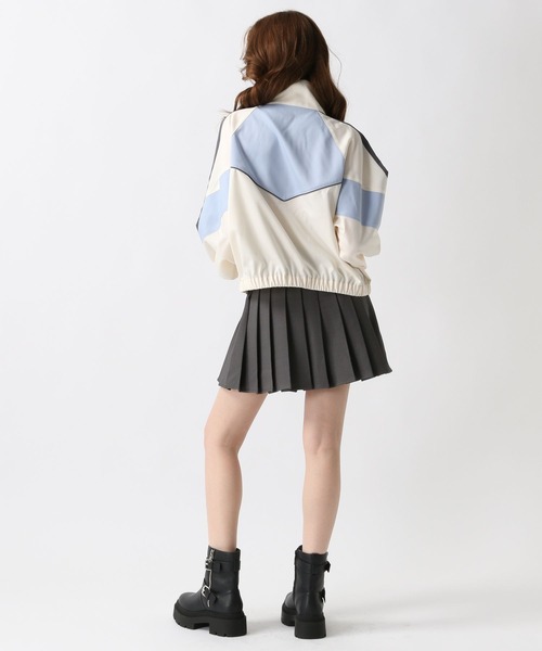 FOREVER 21（フォーエバー トゥエンティーワン）の「【2025SS】プレッププリーツミニスカート（スカート・レディース・ブラック/グレー・SMALL/MEDIUM）」の5枚目の写真