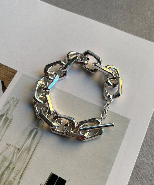 DouDou(ドゥドゥ)の「スクエアボリュームチェーンブレスレット(ブレスレット・レディース・ゴールド/シルバー・FREE)」の2枚目の写真