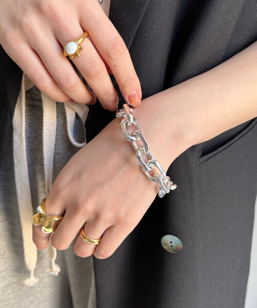 DouDou(ドゥドゥ)の「スクエアボリュームチェーンブレスレット(ブレスレット・レディース・ゴールド/シルバー・FREE)」の3枚目の写真