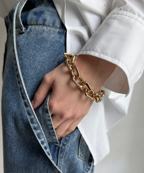 DouDou(ドゥドゥ)の「スクエアボリュームチェーンブレスレット(ブレスレット・レディース・ゴールド/シルバー・FREE)」の8枚目の写真