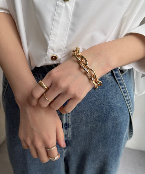 DouDou(ドゥドゥ)の「スクエアボリュームチェーンブレスレット(ブレスレット・レディース・ゴールド/シルバー・FREE)」の9枚目の写真
