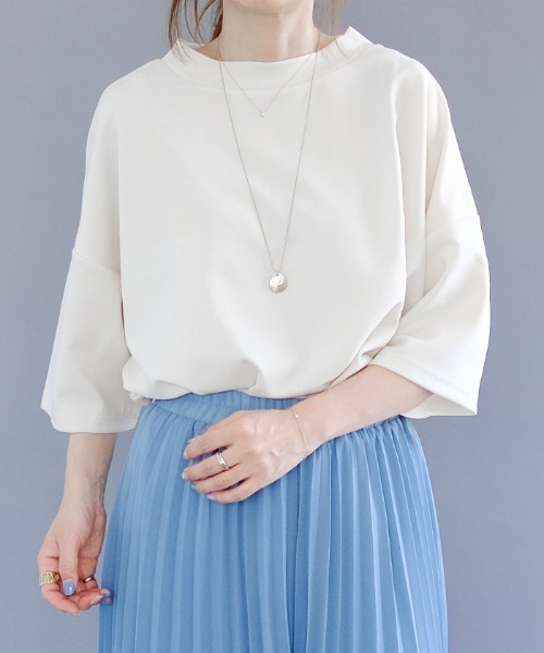 aquagarage(アクアガレージ)の「梨地ボトルネックプルオーバー(Tシャツ/カットソー・レディース・ブラック/アイボリー/ベージュ/オレンジ・L/M)」の2枚目の写真