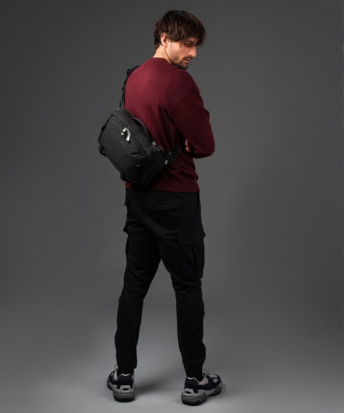 pacsafe(パックセーフ)の「pacsafe/パックセーフ EXP 12" Sling/スリングクロスボディ(ボディバッグ/ウエストポーチ・メンズ・ブラック・FREE)」の5枚目の写真