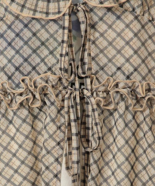 LAKOLE（ラコレ）の「シアーチェックフリルワンピース / 322160（ワンピース・レディース・ブルー/チャコールグレー/ベージュ・FREE）」の4枚目の写真
