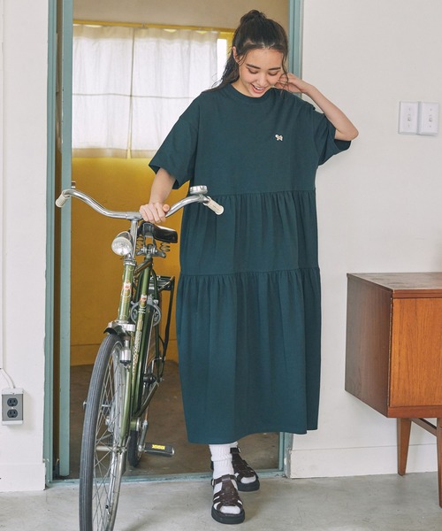 PENNEYS（ぺニーズ）の「PENNEYS/ペニーズ 別注 THE FOX ロゴ ワッペン刺繍 半袖 ティアード ロングワンピース（ワンピース・レディース・ダークグリーン/ネイビー/スミクロ/ブラウン/アイボリー・FREE）」の5枚目の写真