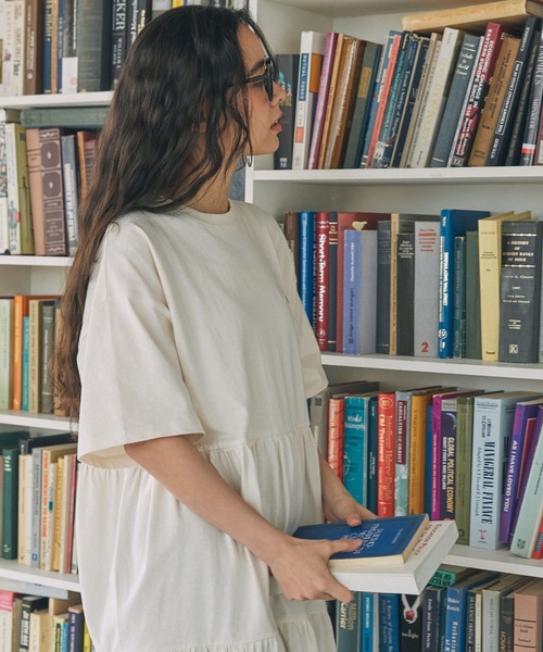 PENNEYS（ぺニーズ）の「PENNEYS/ペニーズ 別注 THE FOX ロゴ ワッペン刺繍 半袖 ティアード ロングワンピース（ワンピース・レディース・ダークグリーン/ネイビー/スミクロ/ブラウン/アイボリー・FREE）」の20枚目の写真