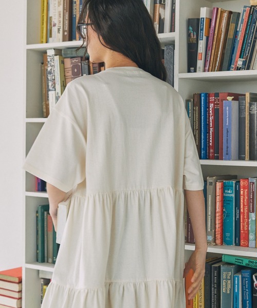 PENNEYS（ぺニーズ）の「PENNEYS/ペニーズ 別注 THE FOX ロゴ ワッペン刺繍 半袖 ティアード ロングワンピース（ワンピース・レディース・ダークグリーン/ネイビー/スミクロ/ブラウン/アイボリー・FREE）」の21枚目の写真