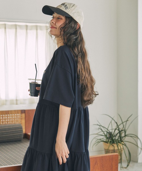 PENNEYS（ぺニーズ）の「PENNEYS/ペニーズ 別注 THE FOX ロゴ ワッペン刺繍 半袖 ティアード ロングワンピース（ワンピース・レディース・ダークグリーン/ネイビー/スミクロ/ブラウン/アイボリー・FREE）」の6枚目の写真