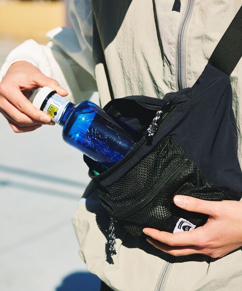 POLeR（ポーラー）の「ショルダーバッグ（ショルダーバッグ・レディース・グレー・ONE SIZE）」の4枚目の写真