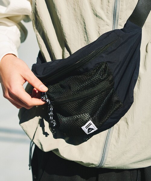 POLeR（ポーラー）の「ショルダーバッグ（ショルダーバッグ・レディース・グレー・ONE SIZE）」の9枚目の写真