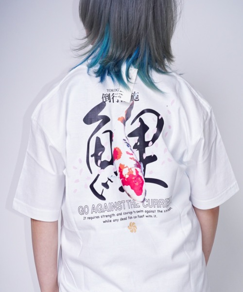 Bling Leads(ブリングリーズ)の「Z)【BLINGLEADS】424417 和柄シリーズ PRINT SS T 鯉(Tシャツ/カットソー・メンズ・ブラック/ホワイト・MEDIUM/LARGE)」の1枚目の写真