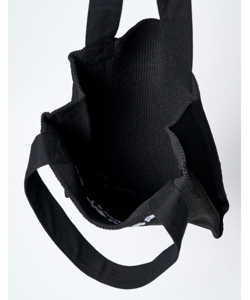 RUMCHE(ラムシェ)の「Bond Yarn Tote Bag / ボンドヤーントートバッグ(トートバッグ・レディース・ブラック/ゴールド・FREE)」の6枚目の写真