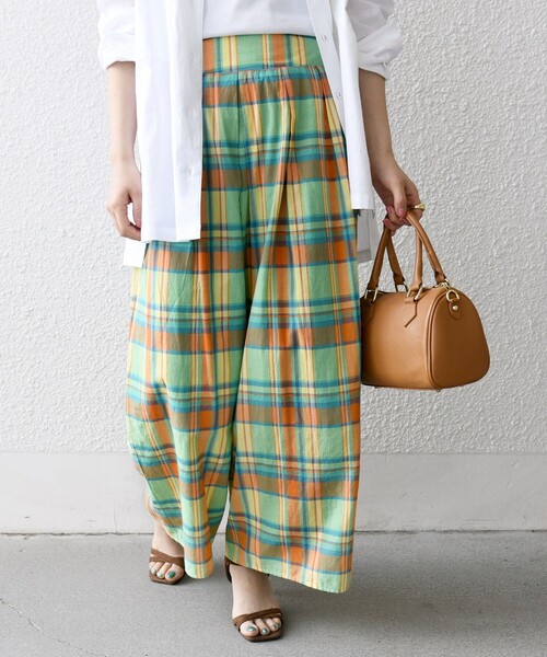 SHIPS any(シップス エニィ)の「SHIPS any:〈洗濯機可能〉マドラス チェック タック フレア パンツ(その他パンツ・レディース・オレンジ/グリーン・ONE SIZE)」の4枚目の写真