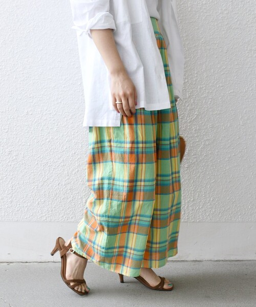 SHIPS any(シップス エニィ)の「SHIPS any:〈洗濯機可能〉マドラス チェック タック フレア パンツ(その他パンツ・レディース・オレンジ/グリーン・ONE SIZE)」の5枚目の写真