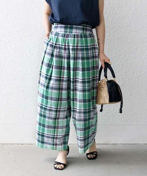 SHIPS any(シップス エニィ)の「SHIPS any:〈洗濯機可能〉マドラス チェック タック フレア パンツ(その他パンツ・レディース・オレンジ/グリーン・ONE SIZE)」の9枚目の写真