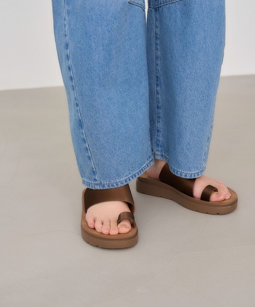 studio CLIP(スタディオクリップ)の「軽ラクトングサンダル(サンダル・レディース・アイボリー/その他2/ブラウン/ブラック・SMALL/MEDIUM/LARGE)」の2枚目の写真