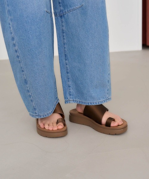 studio CLIP(スタディオクリップ)の「軽ラクトングサンダル(サンダル・レディース・アイボリー/その他2/ブラウン/ブラック・SMALL/MEDIUM/LARGE)」の5枚目の写真