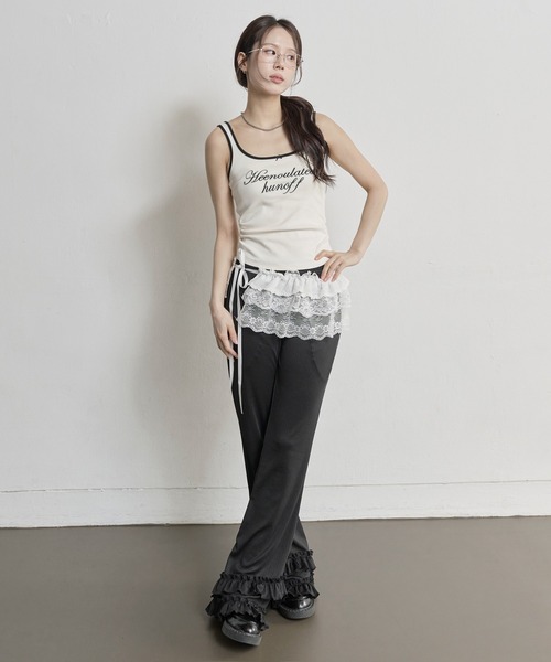 UNE MANSION(ユヌマンション)の「ラブリーリボンサイドシャーリングレタリング刺繍バイカラータンクトップ(キャミソール・レディース・グレー/ホワイト/ネイビー/ワイン・FREE)」の5枚目の写真