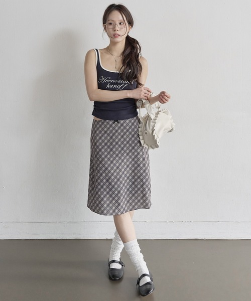 UNE MANSION(ユヌマンション)の「ラブリーリボンサイドシャーリングレタリング刺繍バイカラータンクトップ(キャミソール・レディース・グレー/ホワイト/ネイビー/ワイン・FREE)」の13枚目の写真