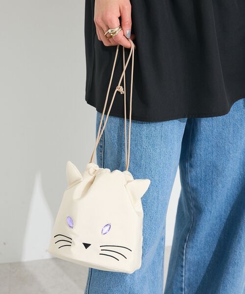 CRAFT STANDARD BOUTIQUE(クラフトスタンダードブティック)の「パフネコ巾着ショルダー(ショルダーバッグ・レディース・アイボリー/ブラック/グレー・FREE)」の1枚目の写真