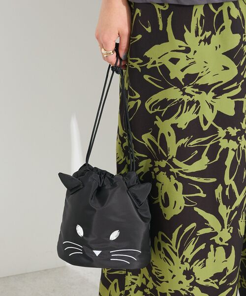 CRAFT STANDARD BOUTIQUE(クラフトスタンダードブティック)の「パフネコ巾着ショルダー(ショルダーバッグ・レディース・アイボリー/ブラック/グレー・FREE)」の2枚目の写真