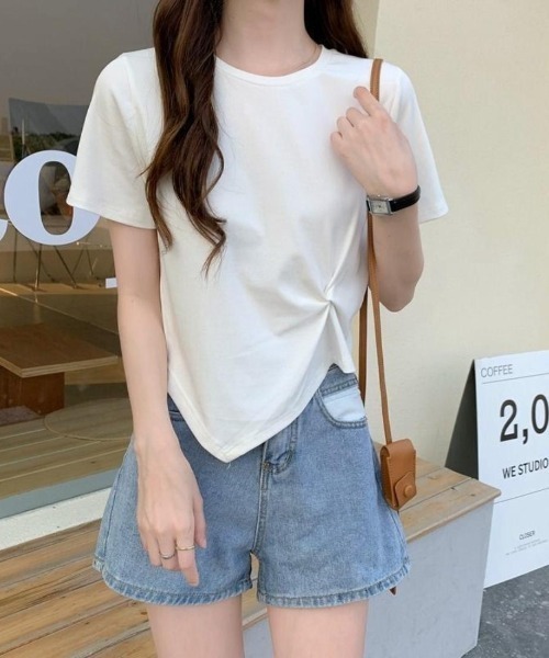 maison de LATIR（メゾンドラティール）の「アシンメトリー半袖絞りTシャツ（Tシャツ/カットソー・レディース・ホワイト/ブラック/ピンク/イエロー/ブルー・FREE）」の7枚目の写真