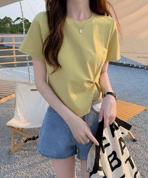 maison de LATIR（メゾンドラティール）の「アシンメトリー半袖絞りTシャツ（Tシャツ/カットソー・レディース・ホワイト/ブラック/ピンク/イエロー/ブルー・FREE）」の9枚目の写真