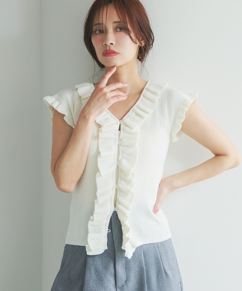 mysty woman（ミスティウーマン）の「フリルリブニットフレンチスリーブ　497228（ニット/セーター・レディース・オフホワイト/ブラック/グリーン・FREE）」の2枚目の写真