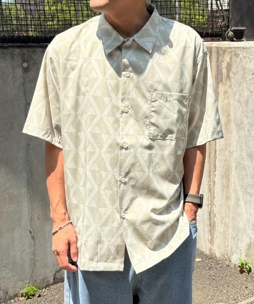 VENCEEXCHANGE(ヴァンスエクスチェンジ)の「幾何学柄ハーフスリーブシャツ(シャツ/ブラウス・メンズ・ベージュ・L/M/LL)」の2枚目の写真